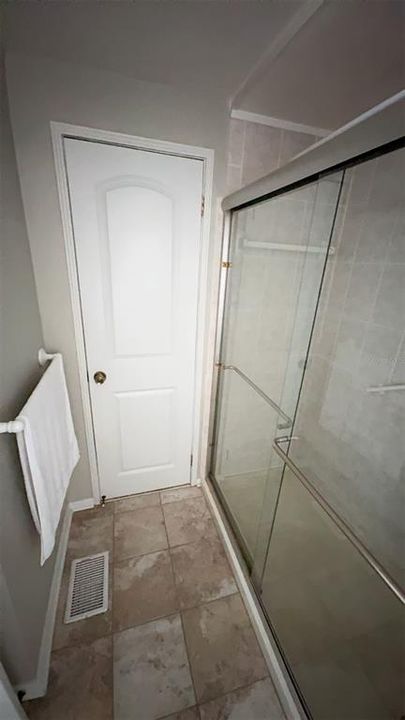 待售: $129,000 (1 贝兹, 1 浴室, 1040 平方英尺)