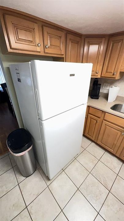 待售: $129,000 (1 贝兹, 1 浴室, 1040 平方英尺)