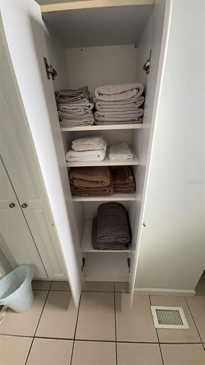 待售: $129,000 (1 贝兹, 1 浴室, 1040 平方英尺)