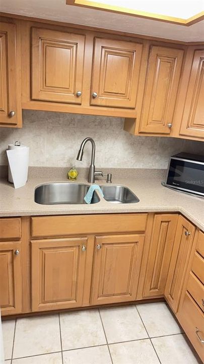 待售: $129,000 (1 贝兹, 1 浴室, 1040 平方英尺)