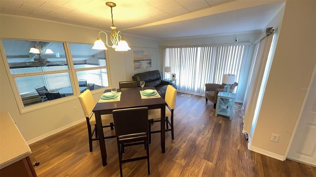 待售: $129,000 (1 贝兹, 1 浴室, 1040 平方英尺)