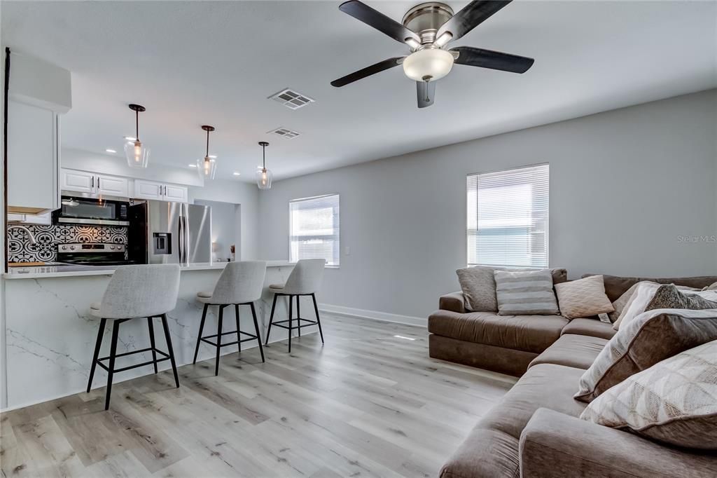 Active With Contract: $2,800 (3 beds, 2 baths, 1221 Square Feet)