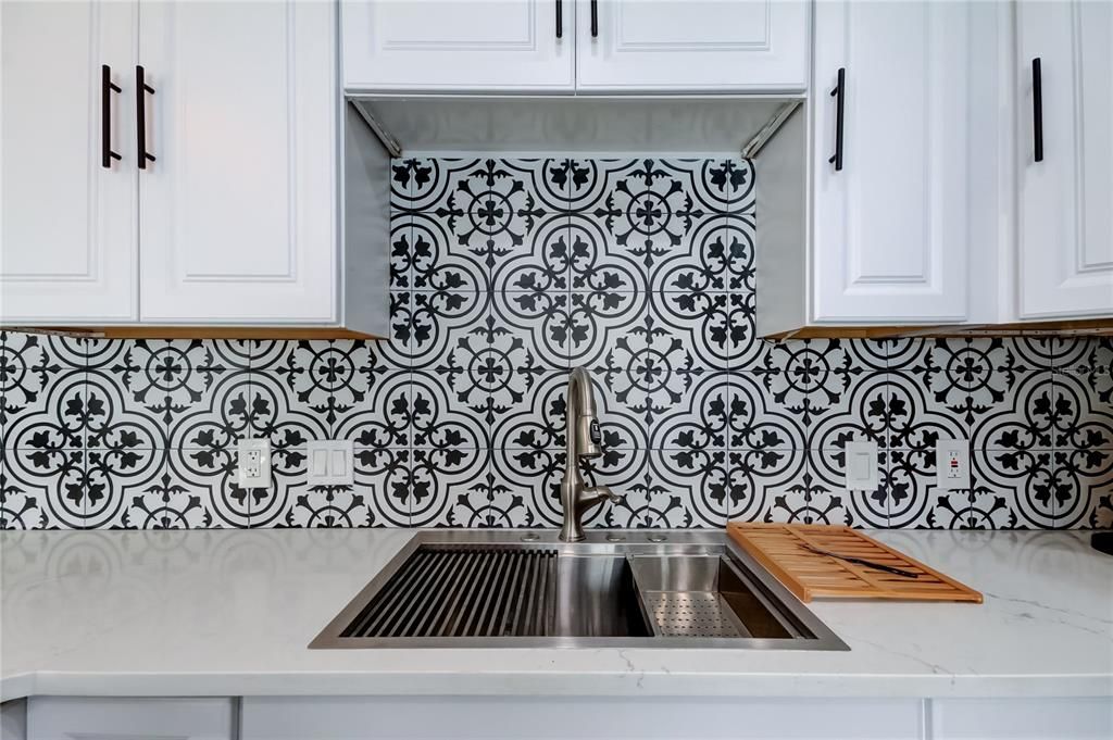 Active With Contract: $2,800 (3 beds, 2 baths, 1221 Square Feet)