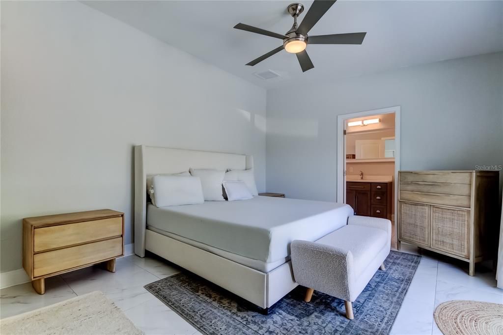 Active With Contract: $2,800 (3 beds, 2 baths, 1221 Square Feet)