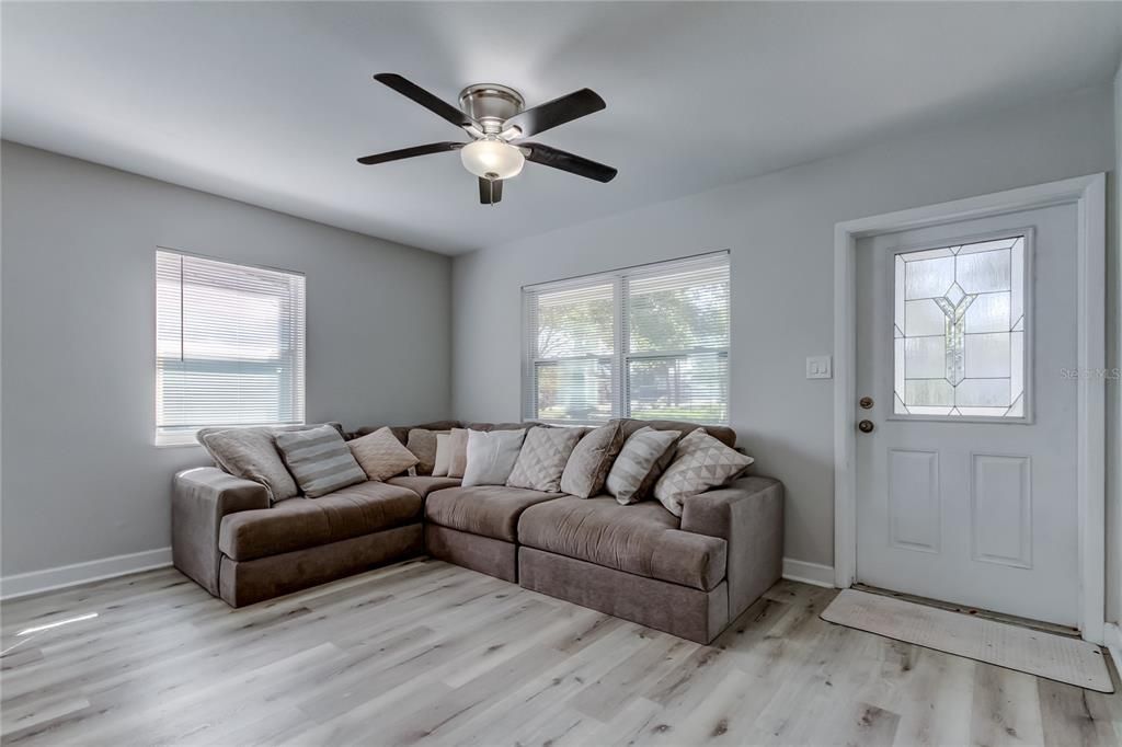 Active With Contract: $2,800 (3 beds, 2 baths, 1221 Square Feet)