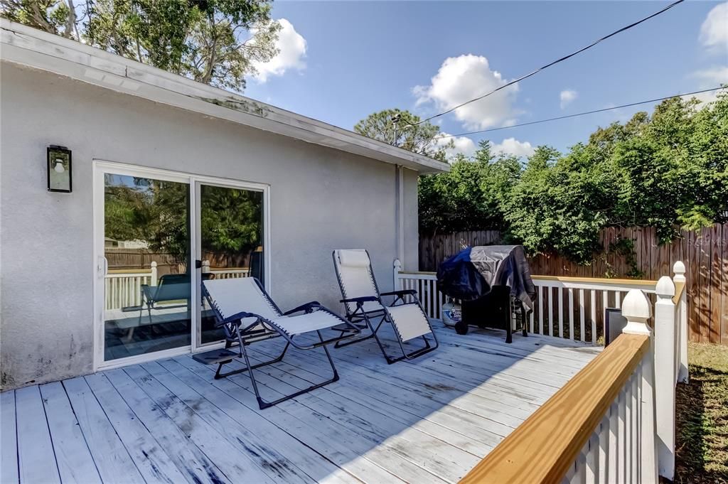 Active With Contract: $2,800 (3 beds, 2 baths, 1221 Square Feet)