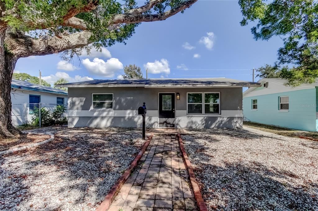 Active With Contract: $2,800 (3 beds, 2 baths, 1221 Square Feet)