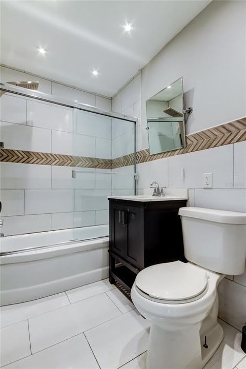 Active With Contract: $2,800 (3 beds, 2 baths, 1221 Square Feet)