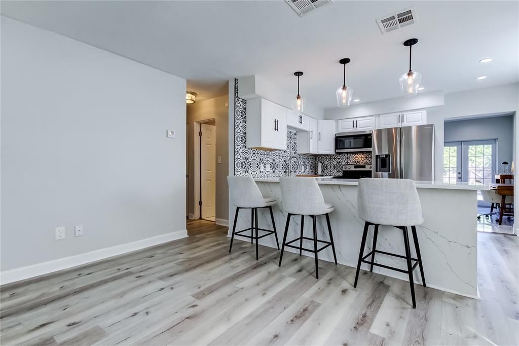 Active With Contract: $2,800 (3 beds, 2 baths, 1221 Square Feet)
