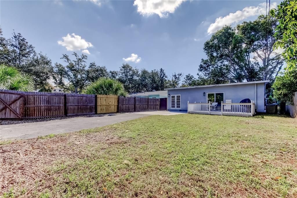 Active With Contract: $2,800 (3 beds, 2 baths, 1221 Square Feet)