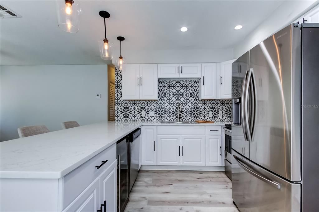 Active With Contract: $2,800 (3 beds, 2 baths, 1221 Square Feet)