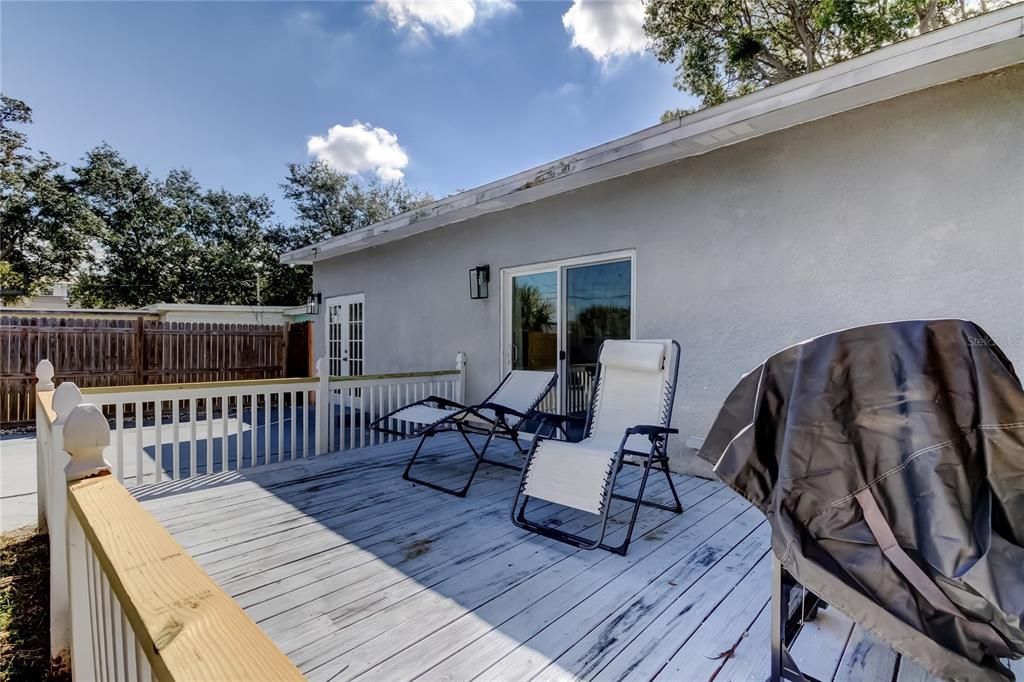 Active With Contract: $2,800 (3 beds, 2 baths, 1221 Square Feet)