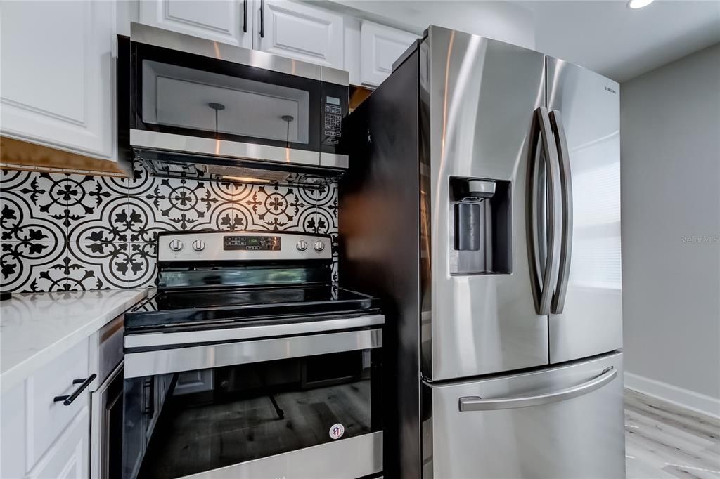 Active With Contract: $2,800 (3 beds, 2 baths, 1221 Square Feet)