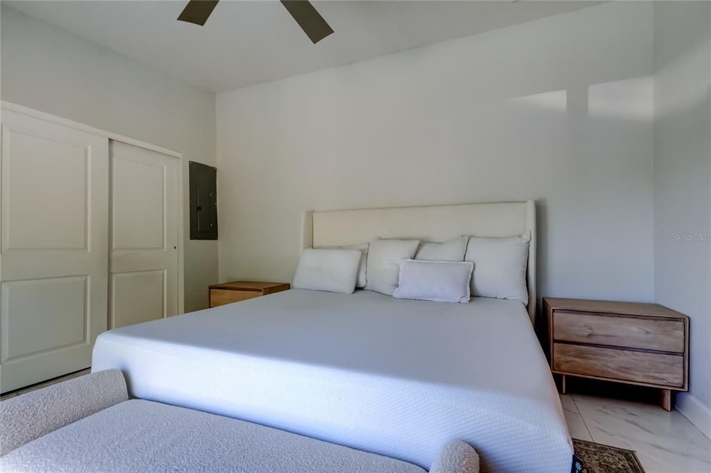 Active With Contract: $2,800 (3 beds, 2 baths, 1221 Square Feet)