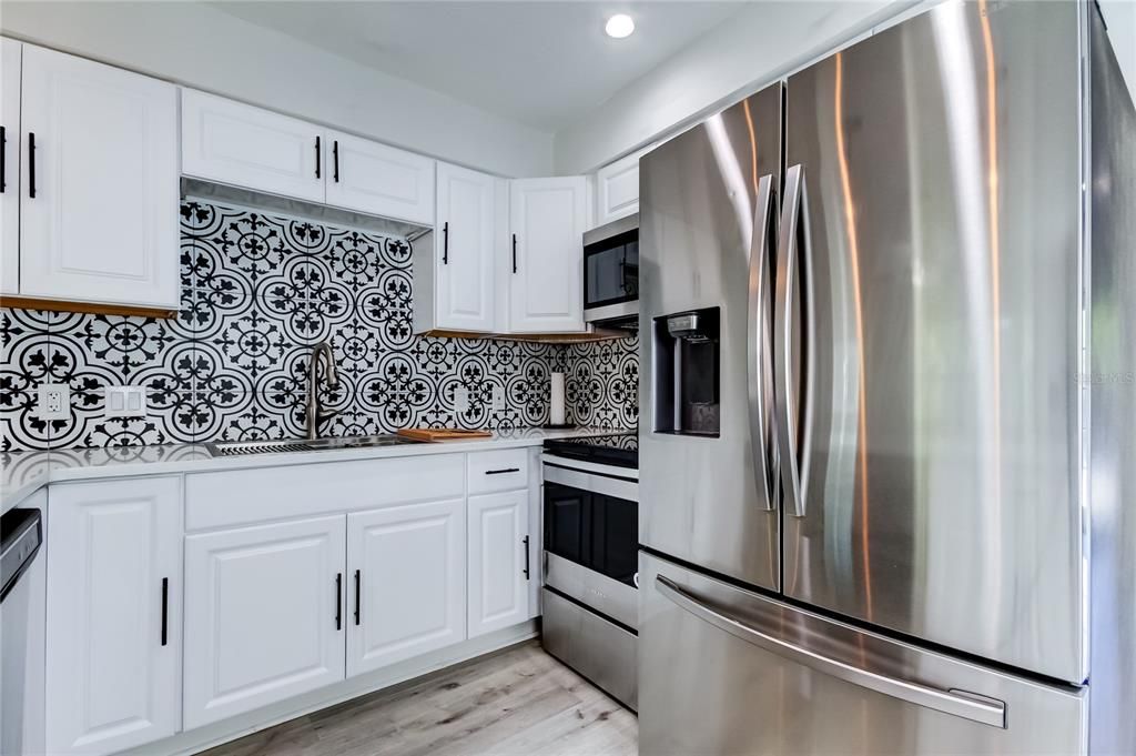 Active With Contract: $2,800 (3 beds, 2 baths, 1221 Square Feet)