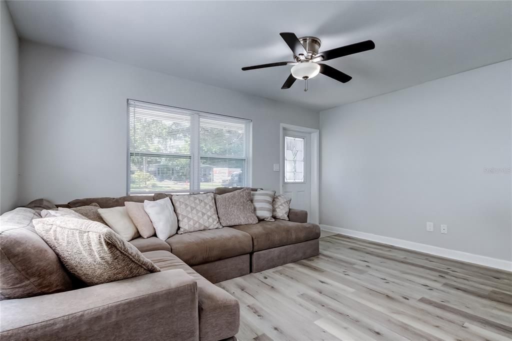 Active With Contract: $2,800 (3 beds, 2 baths, 1221 Square Feet)