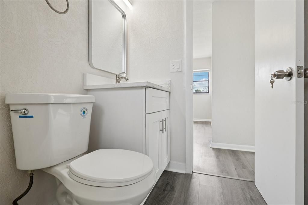 Active With Contract: $239,000 (2 beds, 1 baths, 836 Square Feet)