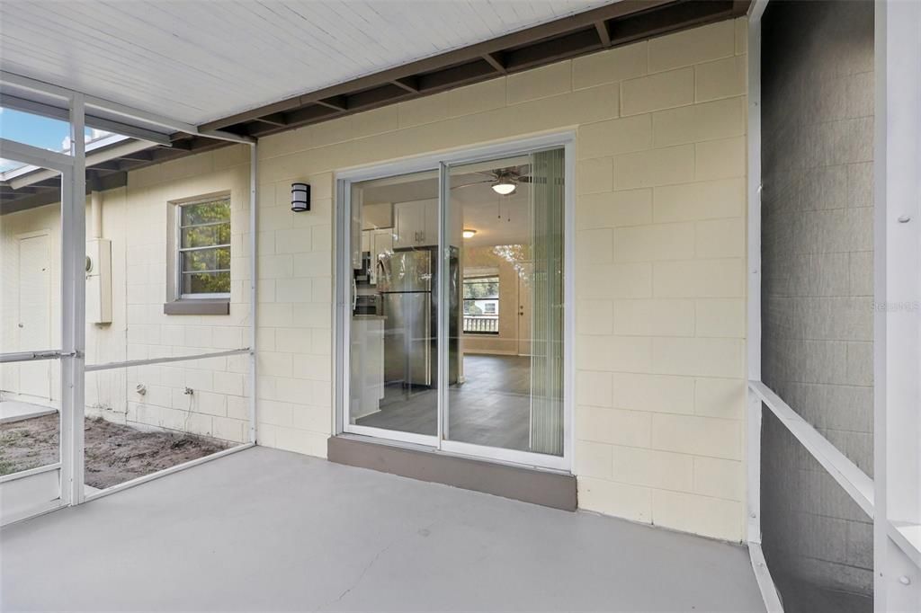 Active With Contract: $239,000 (2 beds, 1 baths, 836 Square Feet)