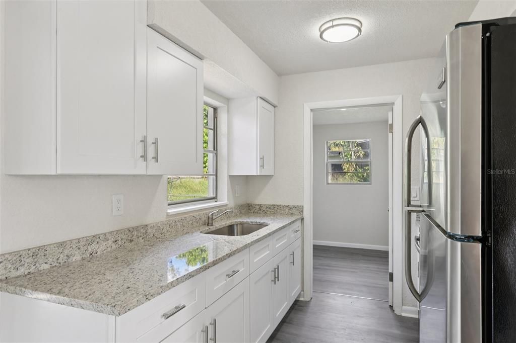 Active With Contract: $239,000 (2 beds, 1 baths, 836 Square Feet)