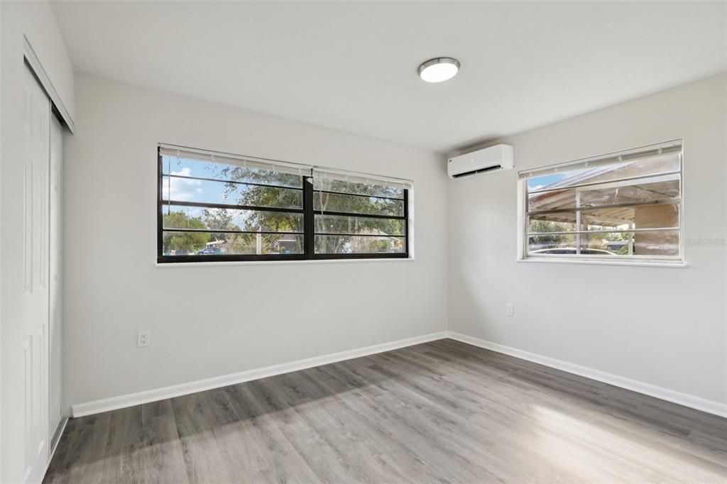 Active With Contract: $239,000 (2 beds, 1 baths, 836 Square Feet)