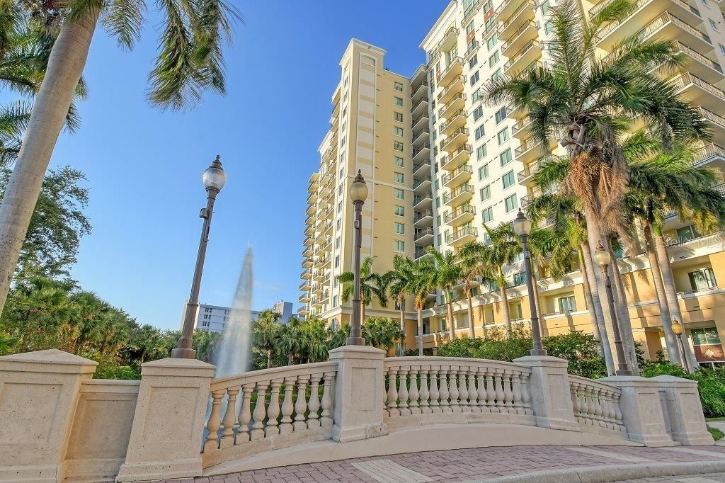 For Sale: $549,000 (2 beds, 2 baths, 1310 Square Feet)