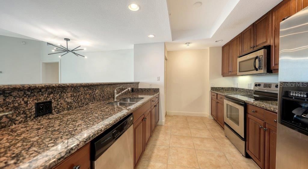 For Sale: $549,000 (2 beds, 2 baths, 1310 Square Feet)