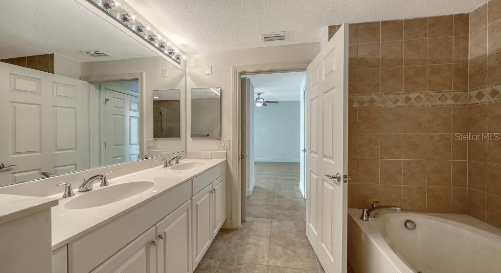 For Sale: $549,000 (2 beds, 2 baths, 1310 Square Feet)