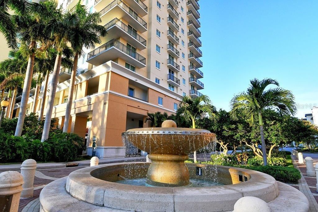 For Sale: $549,000 (2 beds, 2 baths, 1310 Square Feet)