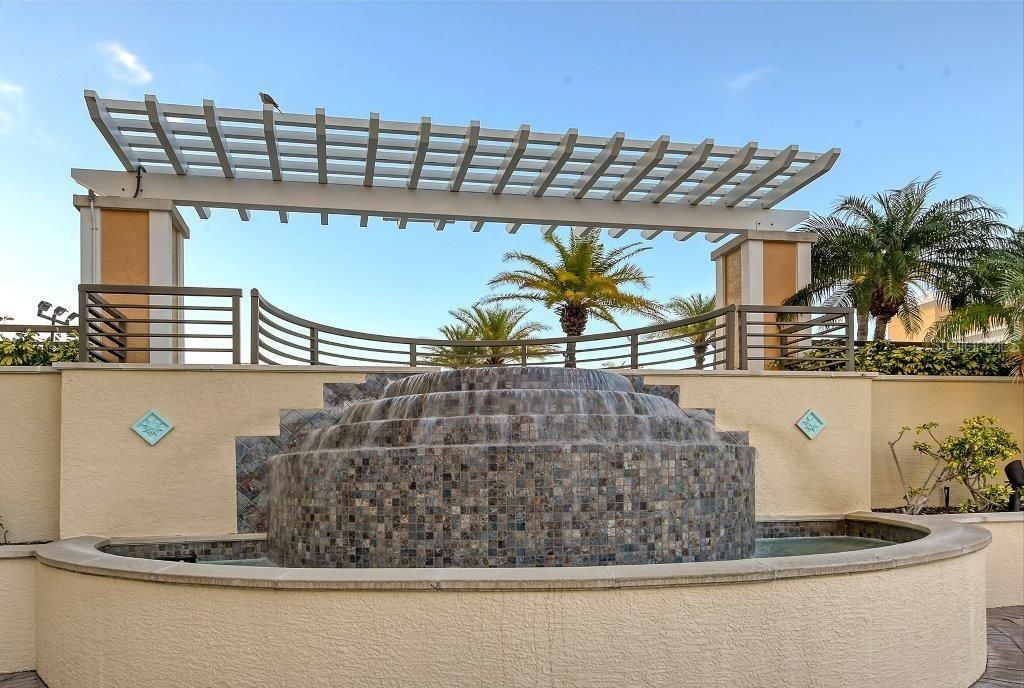 For Sale: $549,000 (2 beds, 2 baths, 1310 Square Feet)