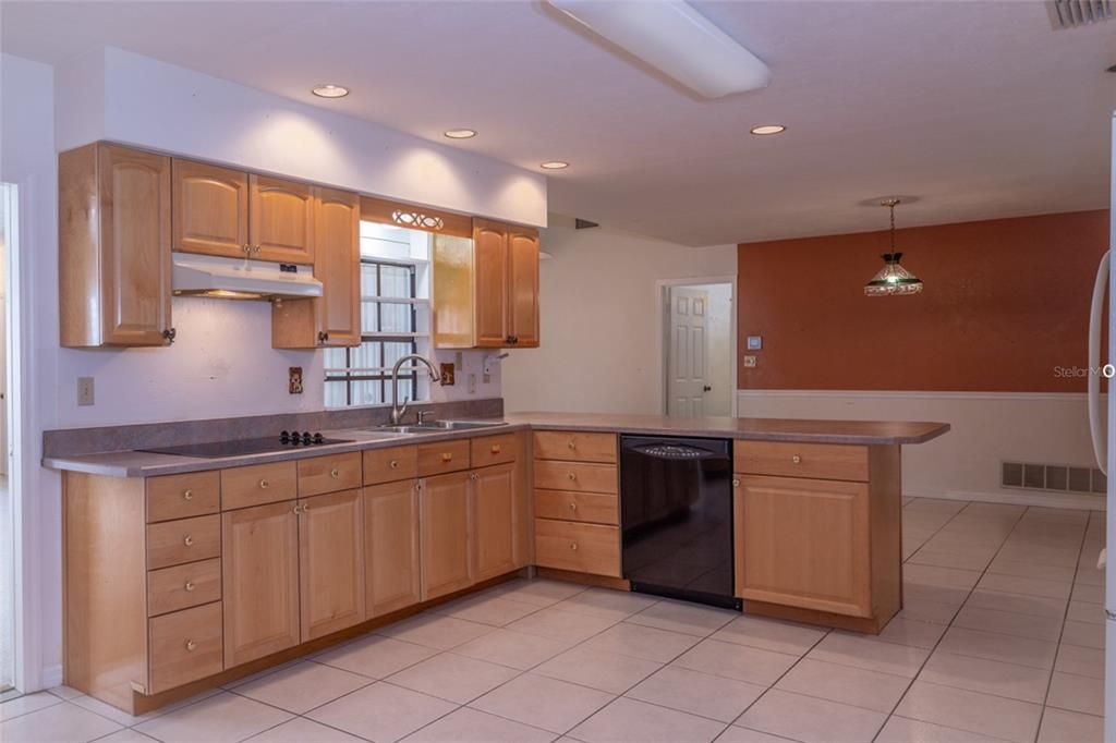 待售: $374,334 (4 贝兹, 2 浴室, 2328 平方英尺)