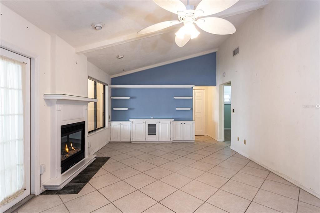 待售: $374,334 (4 贝兹, 2 浴室, 2328 平方英尺)