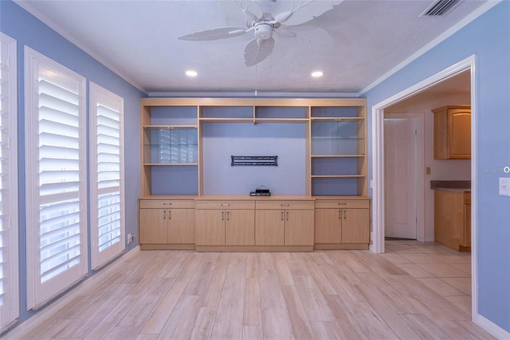 待售: $374,334 (4 贝兹, 2 浴室, 2328 平方英尺)