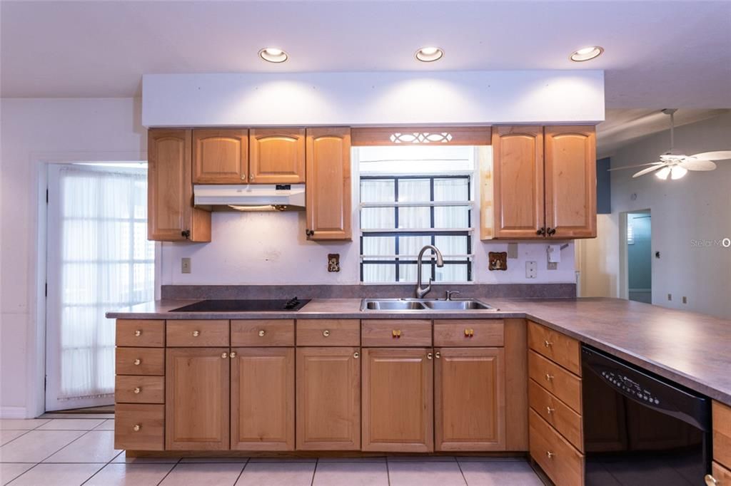 待售: $374,334 (4 贝兹, 2 浴室, 2328 平方英尺)