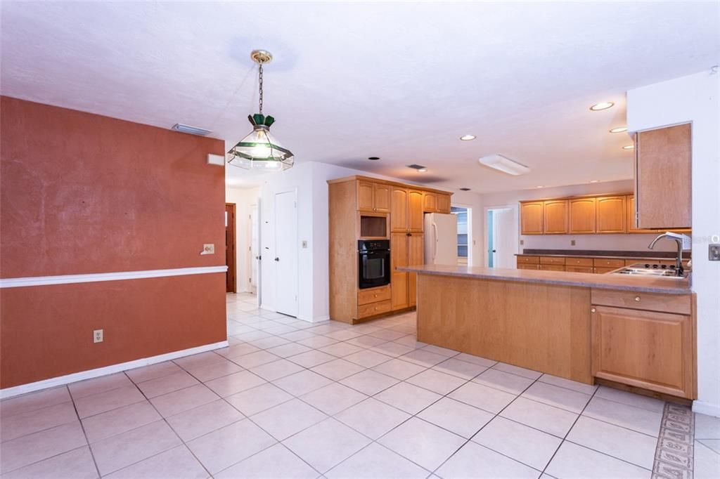 待售: $374,334 (4 贝兹, 2 浴室, 2328 平方英尺)