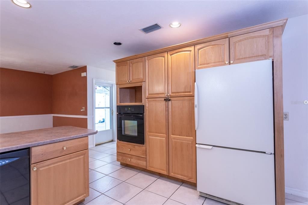 待售: $374,334 (4 贝兹, 2 浴室, 2328 平方英尺)