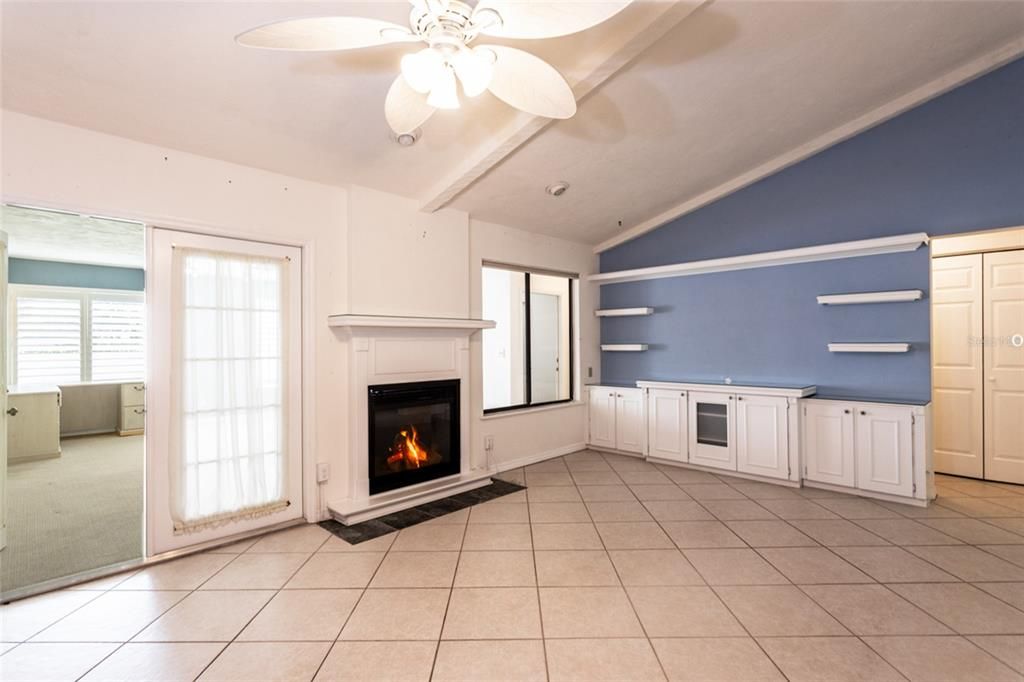 待售: $374,334 (4 贝兹, 2 浴室, 2328 平方英尺)