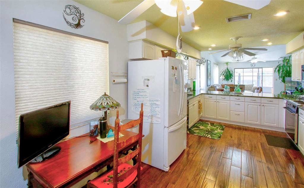 待售: $299,000 (2 贝兹, 2 浴室, 1363 平方英尺)