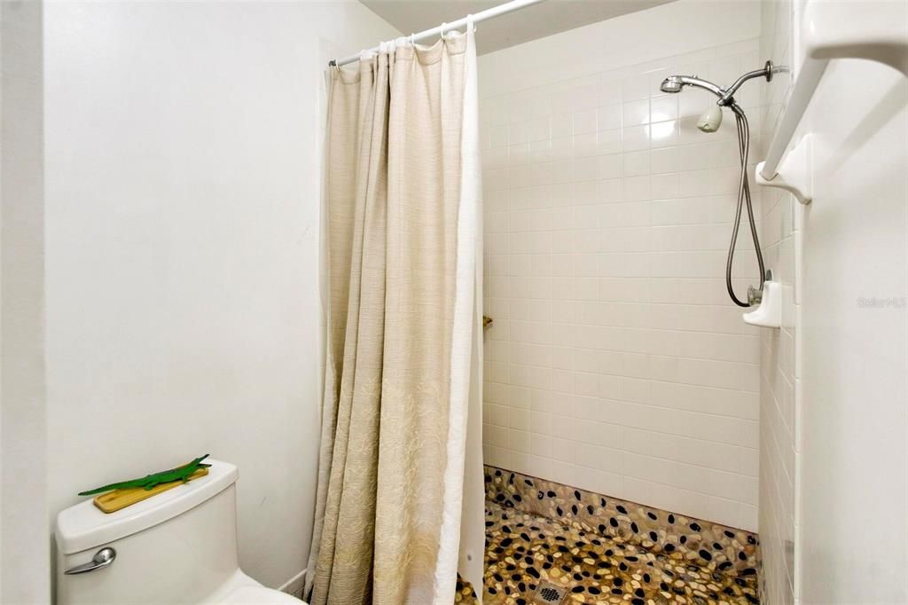 待售: $299,000 (2 贝兹, 2 浴室, 1363 平方英尺)