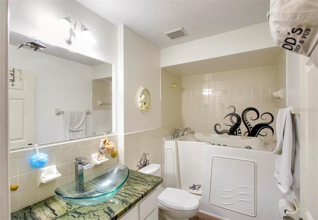 待售: $299,000 (2 贝兹, 2 浴室, 1363 平方英尺)