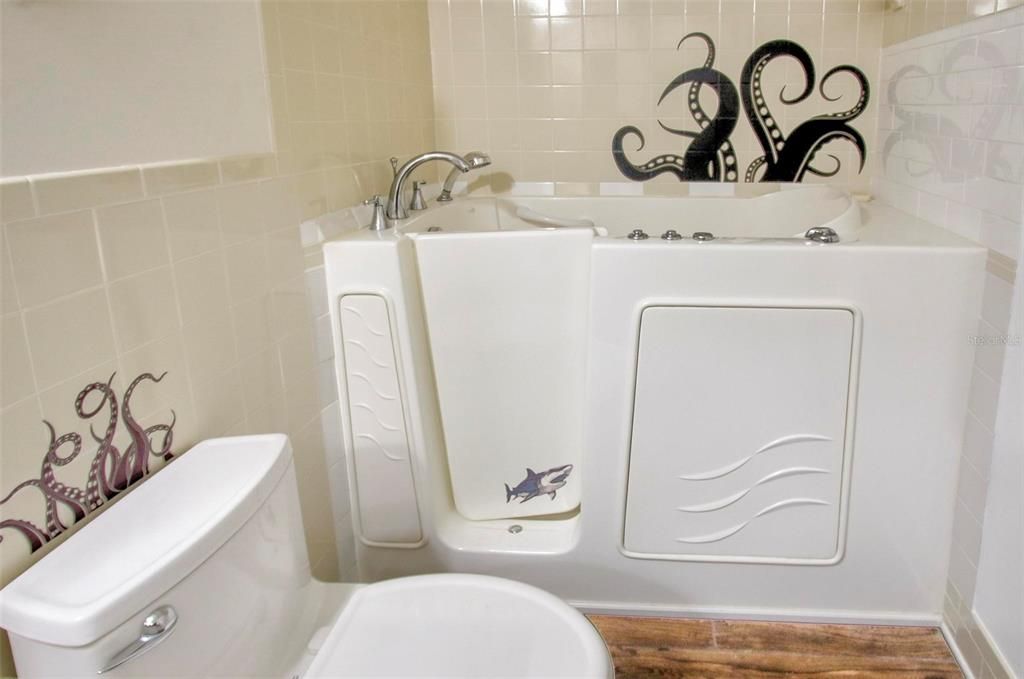 待售: $299,000 (2 贝兹, 2 浴室, 1363 平方英尺)