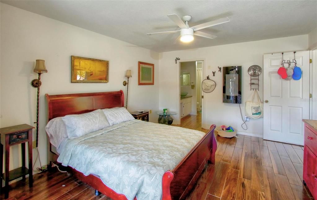 待售: $299,000 (2 贝兹, 2 浴室, 1363 平方英尺)