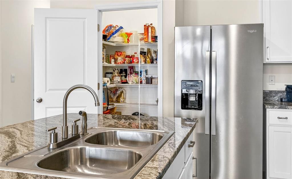 На продажу: $309,900 (3 спален, 2 ванн, 1707 Квадратных фут)