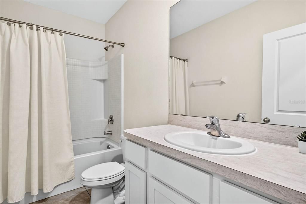 На продажу: $309,900 (3 спален, 2 ванн, 1707 Квадратных фут)