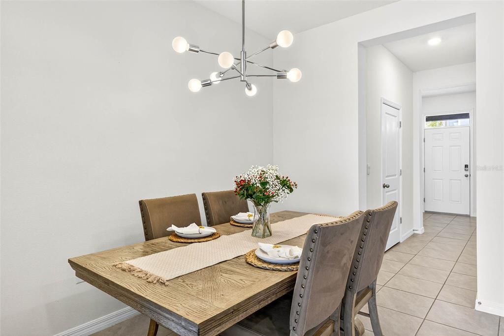 На продажу: $309,900 (3 спален, 2 ванн, 1707 Квадратных фут)