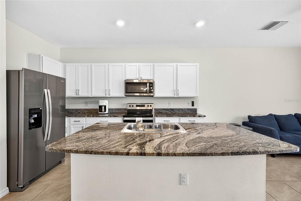 На продажу: $309,900 (3 спален, 2 ванн, 1707 Квадратных фут)