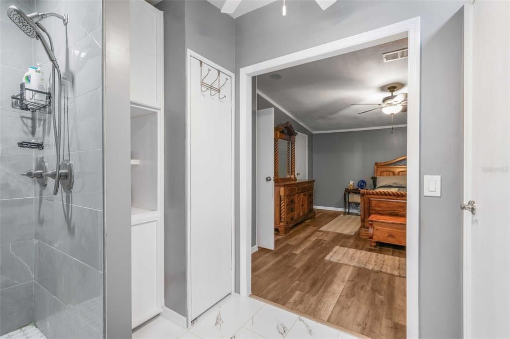 For Sale: $350,000 (3 beds, 2 baths, 1960 Square Feet)