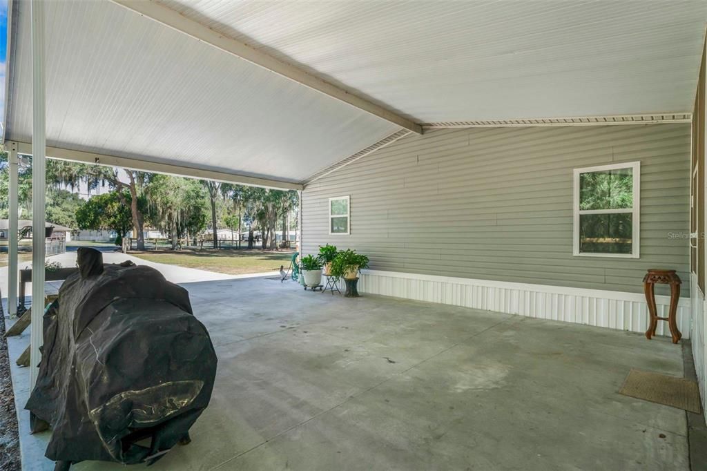 For Sale: $350,000 (3 beds, 2 baths, 1960 Square Feet)