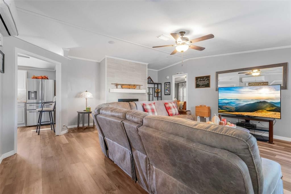 For Sale: $350,000 (3 beds, 2 baths, 1960 Square Feet)