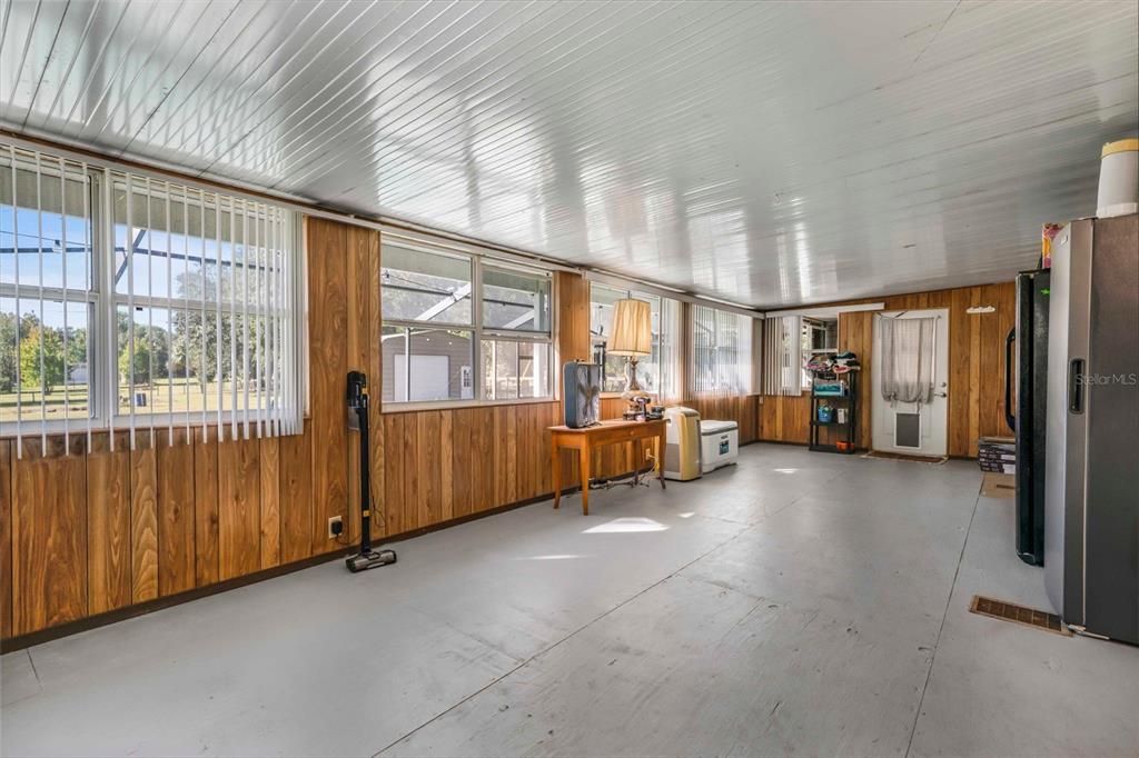 For Sale: $350,000 (3 beds, 2 baths, 1960 Square Feet)