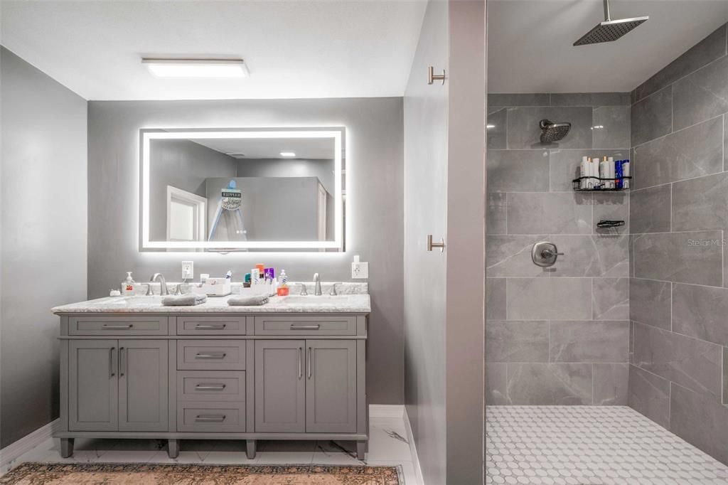 For Sale: $350,000 (3 beds, 2 baths, 1960 Square Feet)